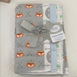 Luvable Friends Gray and White Fox Burp Cloths
